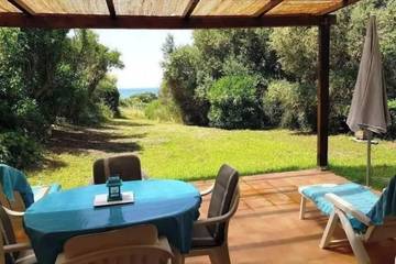 Location de vacances pour 2 personnes, avec terrasse et jardin à Cargèse