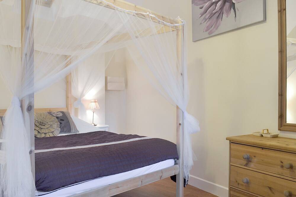 1 bedroom accommodation in Binknoll, near Royal Wootton Bassett in Royal Wootton Bassett, Wiltshire