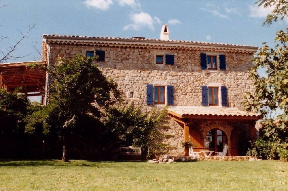 Location de vacances cave magnifiquement restauré avec une grande piscine in Rosières (Ardèche), Parc naturel régional des Monts d'Ardèche