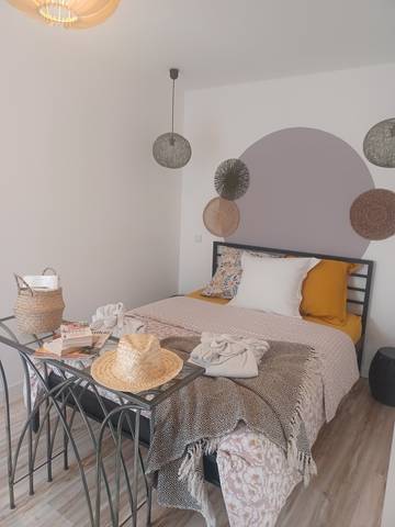 Gîte pour 2 personnes, avec jardin et terrasse ainsi que sauna et jacuzzi dans l' Aveyron