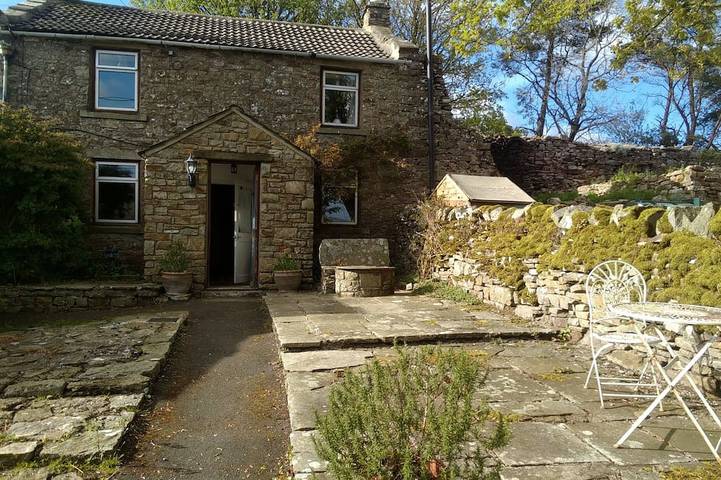 Traditional Dales Cottage With Stunning Views in Yorkshire Dales National Park