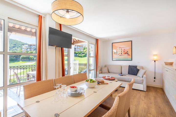 Parc de vacances pour 4 personnes, avec piscine et sauna ainsi que jardin et jacuzzi sur la Côte d'Azur - 4