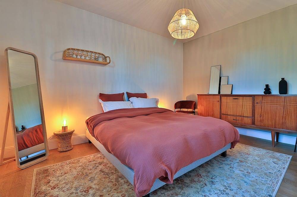 Villa Avec Piscine Chauffée et vue sur la Sainte Victoire à 15 Minutes D'aix in Le Tholonet, Aix-en-Provence region