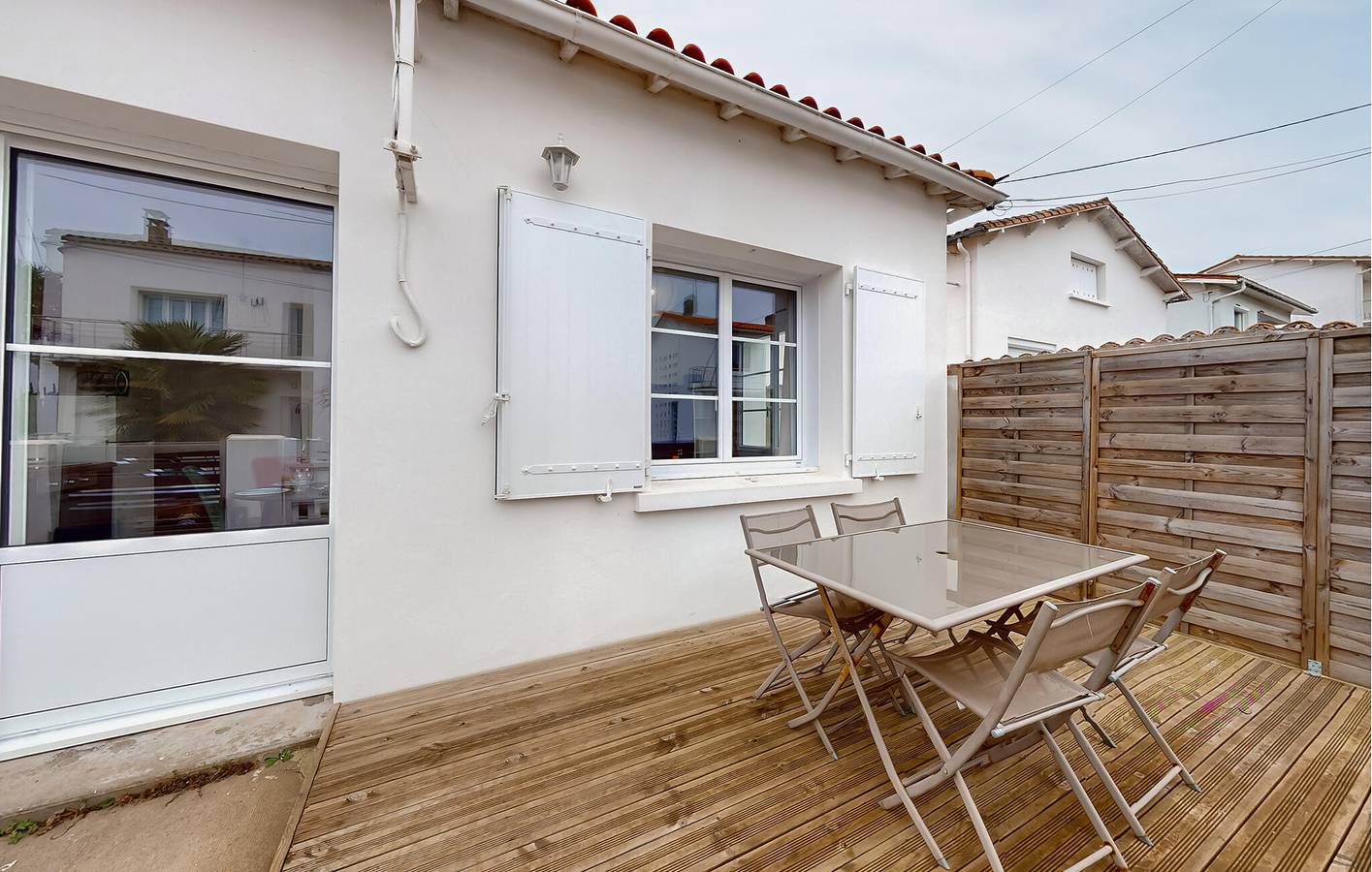 Gemütliche Wohnung mit eingezäuntem Garten, WiFi, Parkplatz in der Nähe von La Grande Conche Beach in Royan, Côte de Beauté