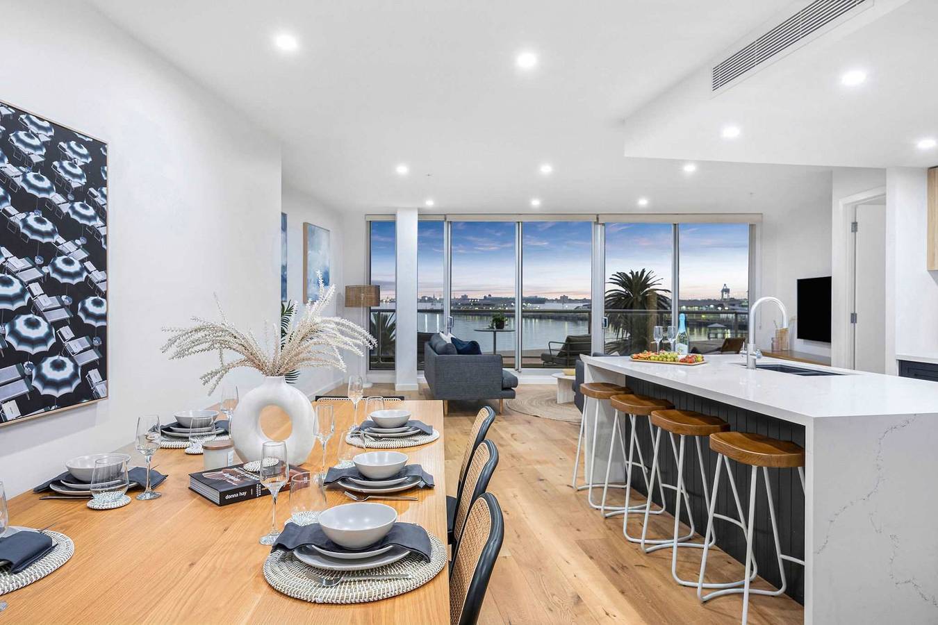 Entire apartment, Beach Street Luxury 3 Bed with Beach Bay Views in Port Melbourne, Melbourne
