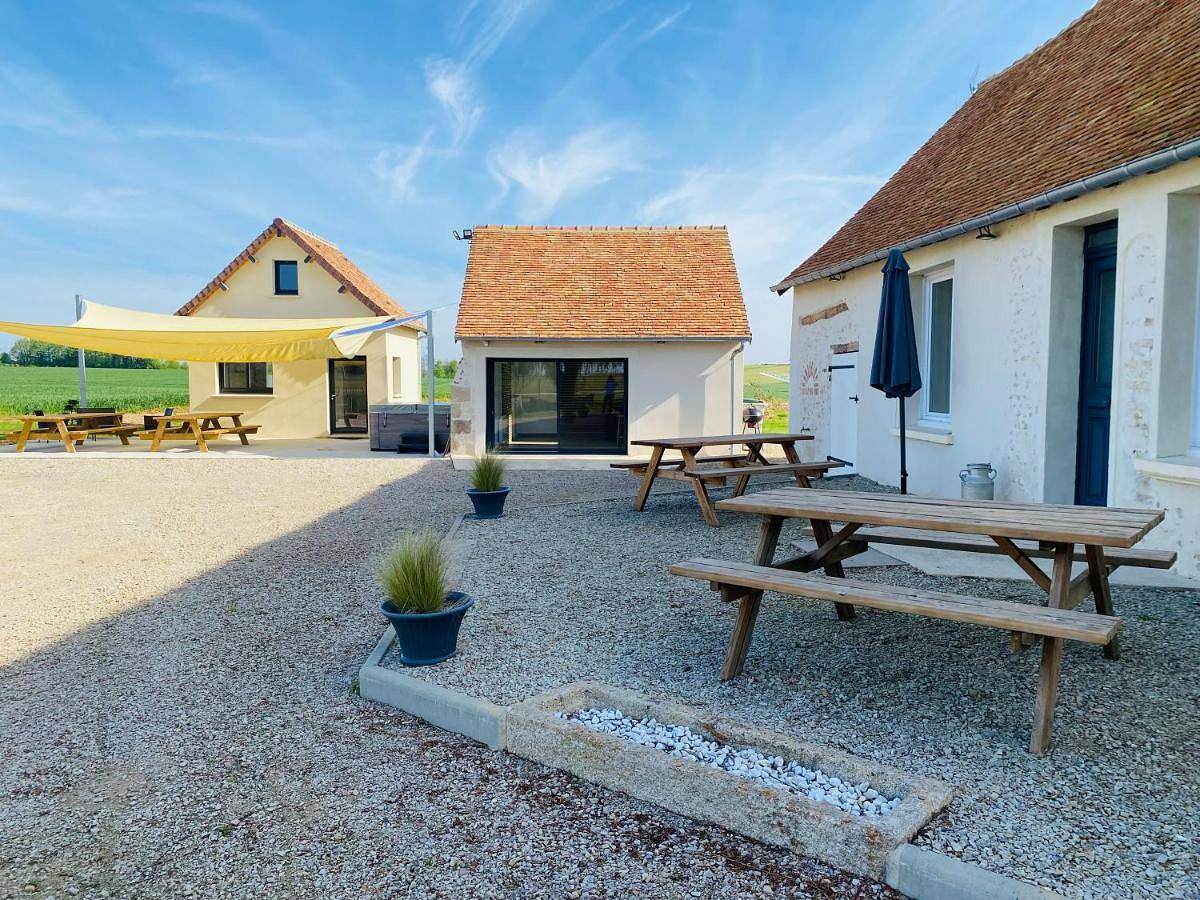Gîte du Petit tenu 17 couchages -jacuzzi -2h Paris et 6 min gare Vivoin in Nouans, Sarthe