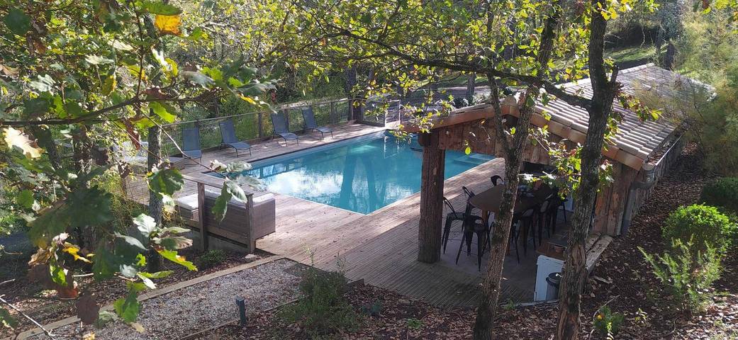Gîte pour 10 personnes, avec Terrasse ainsi que Jardin et Piscine