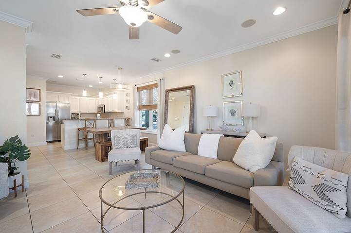 Vacation rental for 12 people, with pool and yard in Blue Mountain Beach