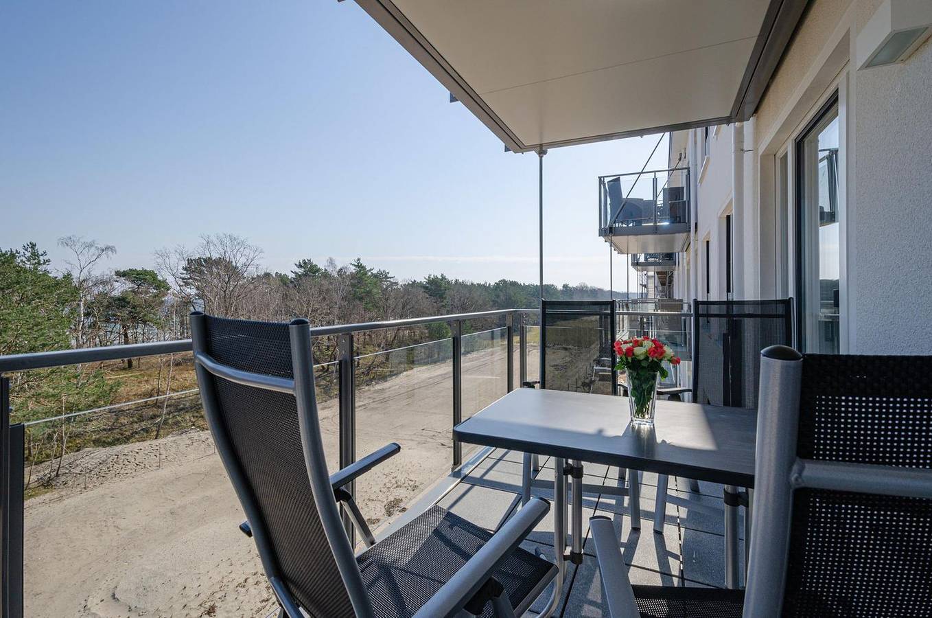 Ganze Wohnung, Fewo Seemelodie: 64 m² Apartment mit Balkon, Meerblick & direktem Strandzugang in Prora, Binz