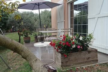 Gîte pour 4 personnes, avec terrasse et jardin à Aups