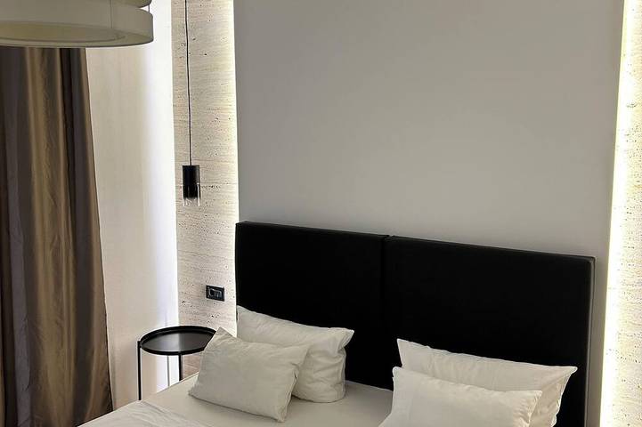 Ferienwohnung für 4 Personen, mit Balkon und Garten sowie Pool, mit Haustier