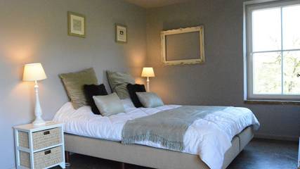 Location de vacances pour 8 personnes, avec terrasse et jardin à Bertrix