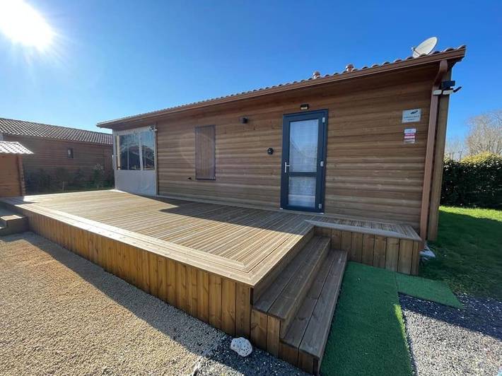 Gîte pour 4 personnes, avec terrasse ainsi que jardin et piscine dans La Devise - 4