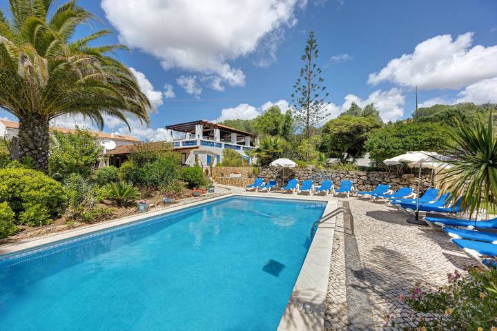Quinta das Achadas – Chambre Hibiscus à Lagos avec piscine partagée, nature et petit-déjeuner in Odiáxere, District de Faro