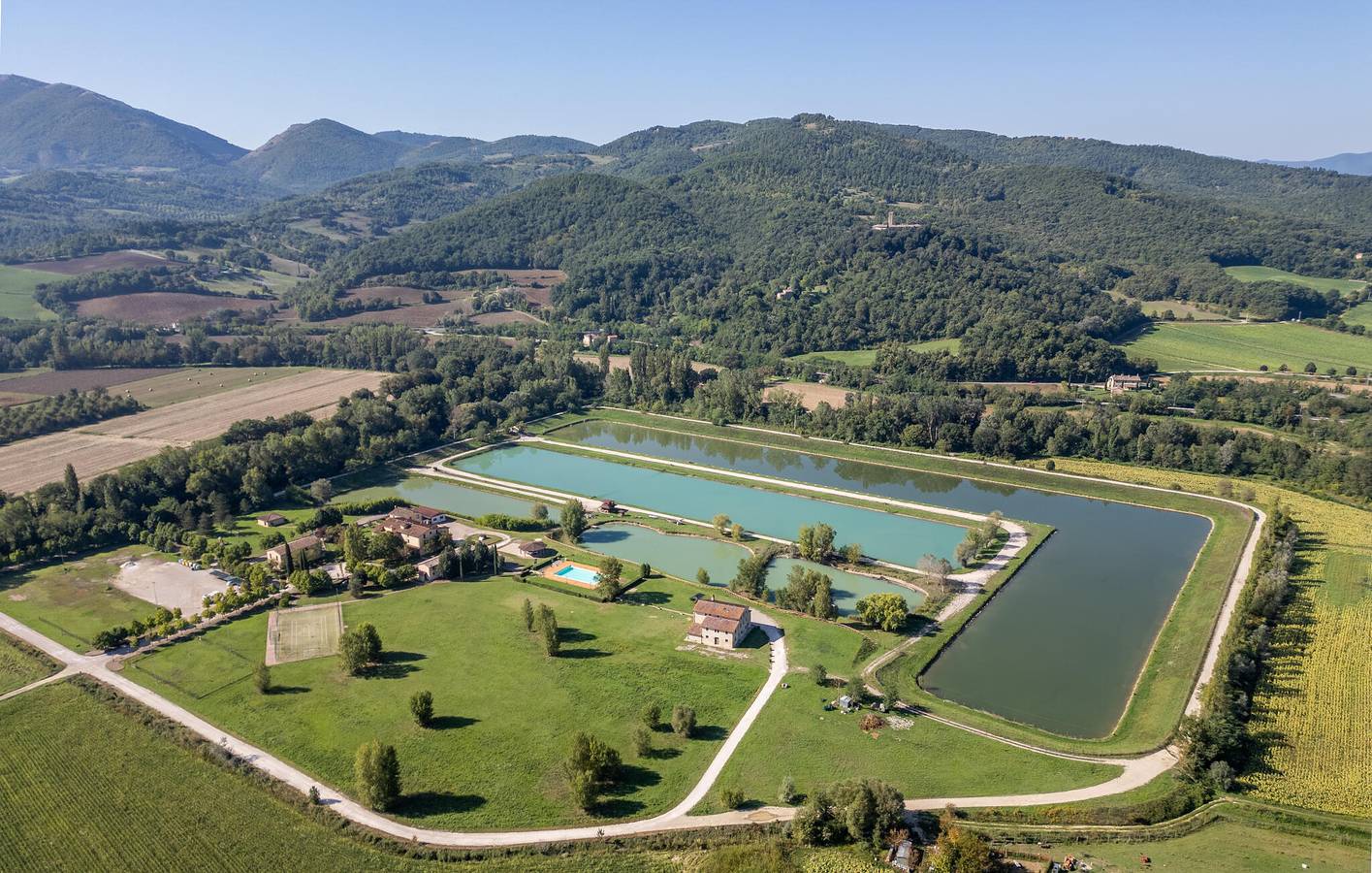 Apartamento vacacional entero, Apartamento con vistas al lago, piscina y aire acondicionado, a 2,5 km de Umbertide in Montone (Italia), Valtiberina
