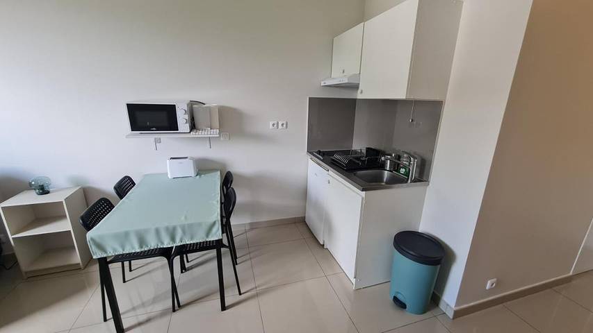 Gîte pour 3 personnes, avec piscine à Montfermeil - 2