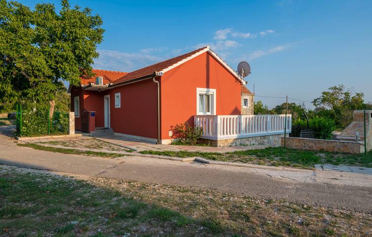 Geräumige 110 m² große Wohnung mit Pool, Terrasse und Küche in Kreševo, Dalmatinisches Zagora