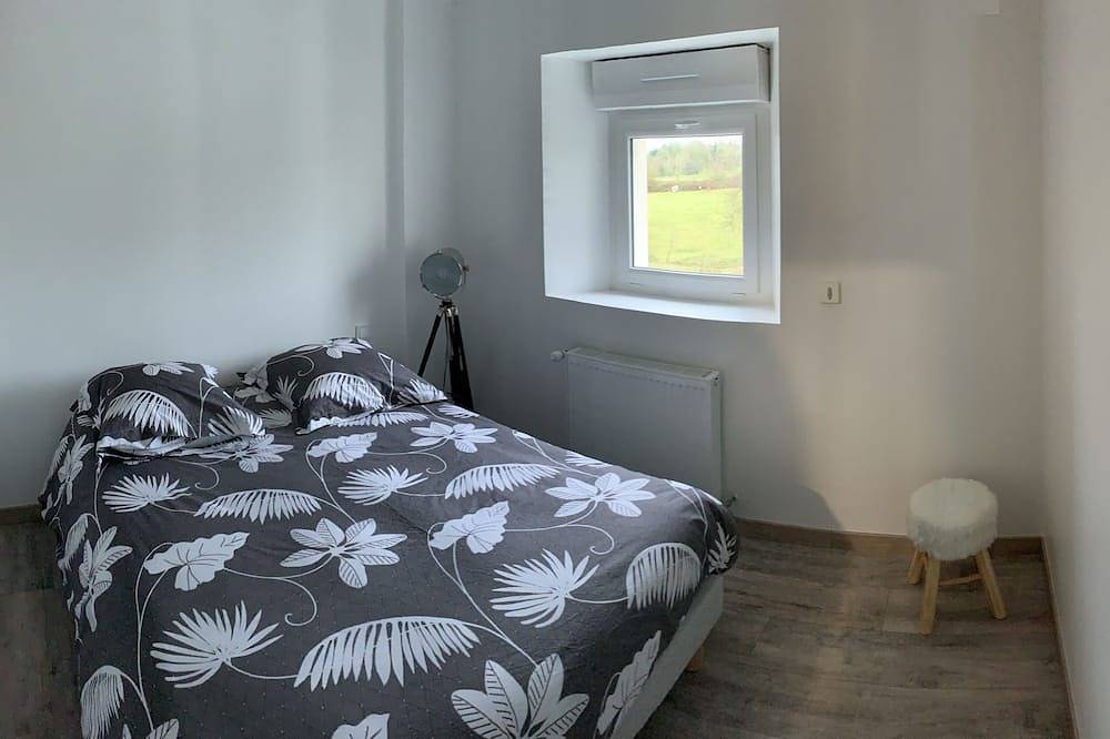 Belle Villa 2h d’espace détente privatisé inclus dans le prix de la nuit in Équilly, Côte de la Déroute