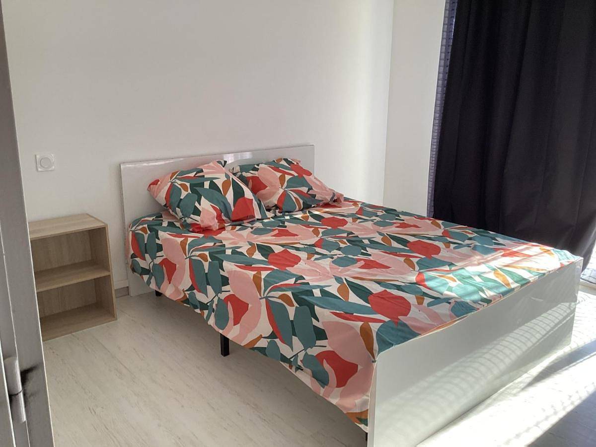 Appartement entier, One-Bedroom Apartment in Suze-la-Rousse, Région de nyons