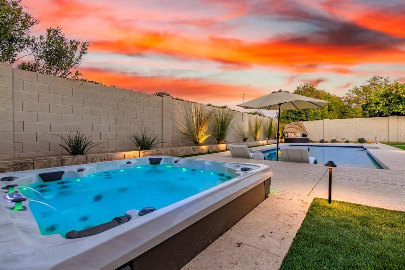 Executive Retreat Pool Spa Az Canal Trail Bbq in Scottsdale, Maricopa County