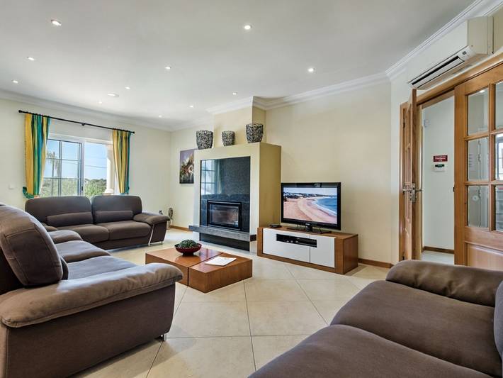 Location de vacances pour 12 personnes, avec terrasse ainsi que vue et jardin dans Boliqueime - 3