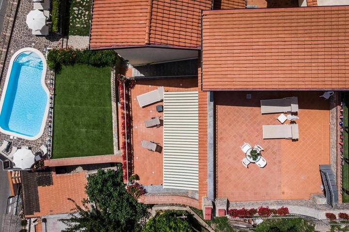 Gîte pour 6 personnes, avec jardin ainsi que piscine et vue à Scala - 4