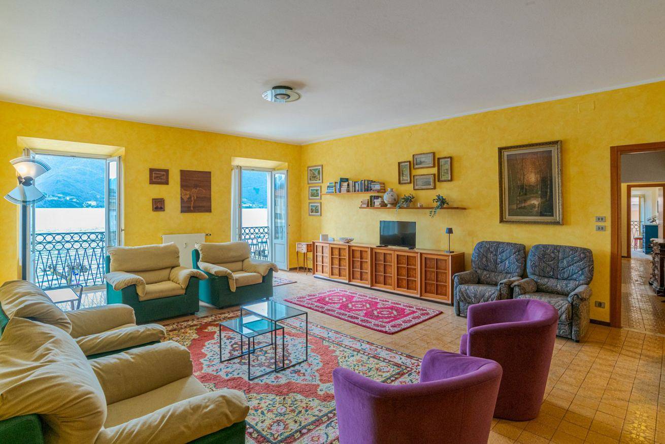 Apartamento entero, Apartamento de vacaciones para 6 personas con vistas al lago in Dongo, Lago de Como