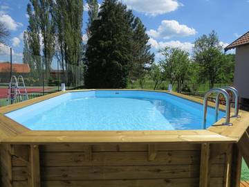 Gîte pour 10 personnes, avec piscine ainsi que jacuzzi et balcon à Gondrecourt-le-Château