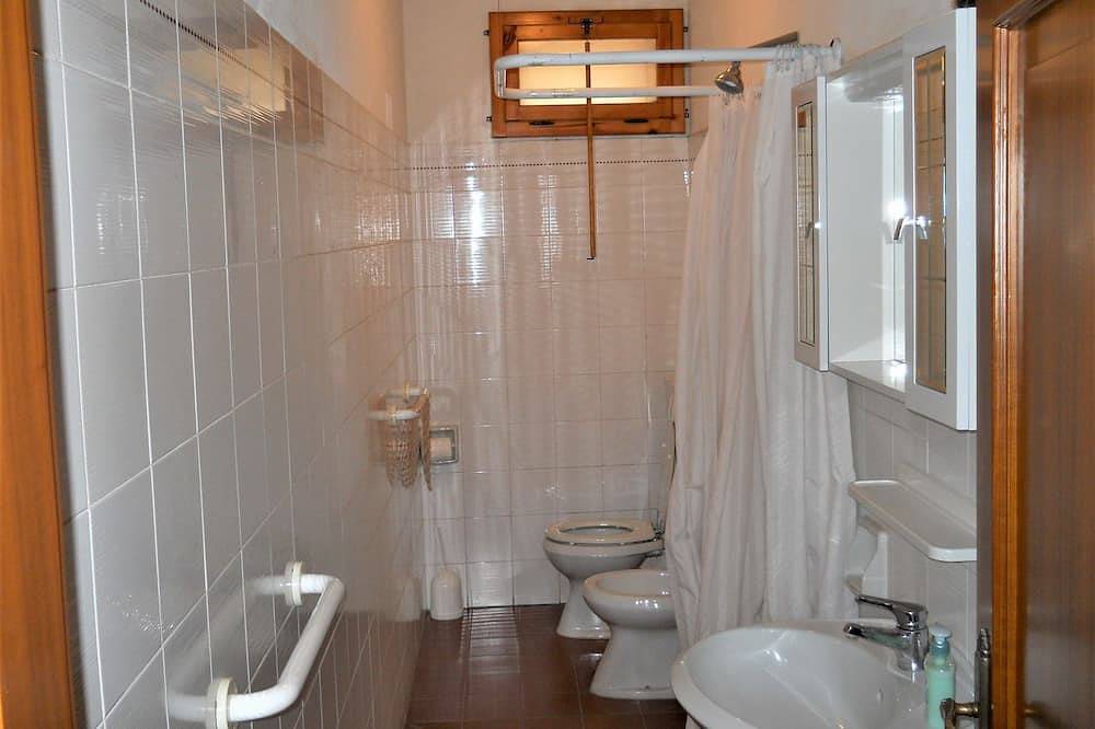 Herrliche Wohnung mit Pool,  W-Lan, Tv, Innenhof und Haustiere erlaubt, bei San Gimignano in Gambassi Terme, Chianti