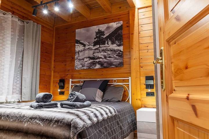 Entire apartment, Refurbished Cabin by Ski Resort & Free Parking in Soldeu, Andorra