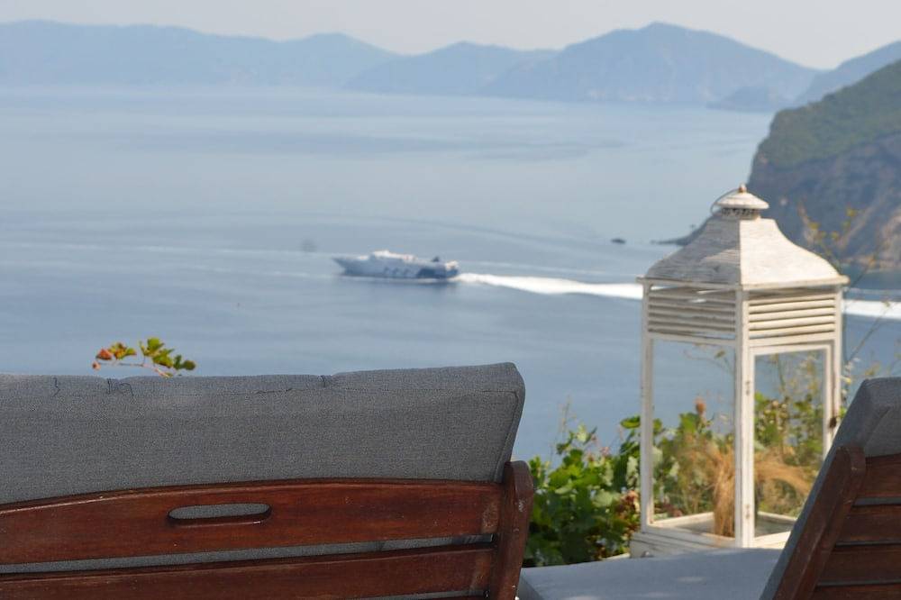 Cozy Traditional Home with Magnificent Sea Views & Garden in Skopelos Stadt, Sporaden
