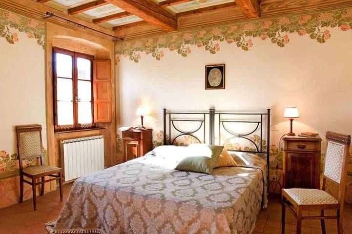 Villa 4 Seasons Tuscany wedding, with 10/11/12/13 bedrooms ensuites private pool in Pratovecchio Stia, Casentino