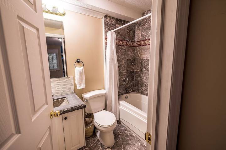 Glamping for 5 people, with balcony and garden in Alberta