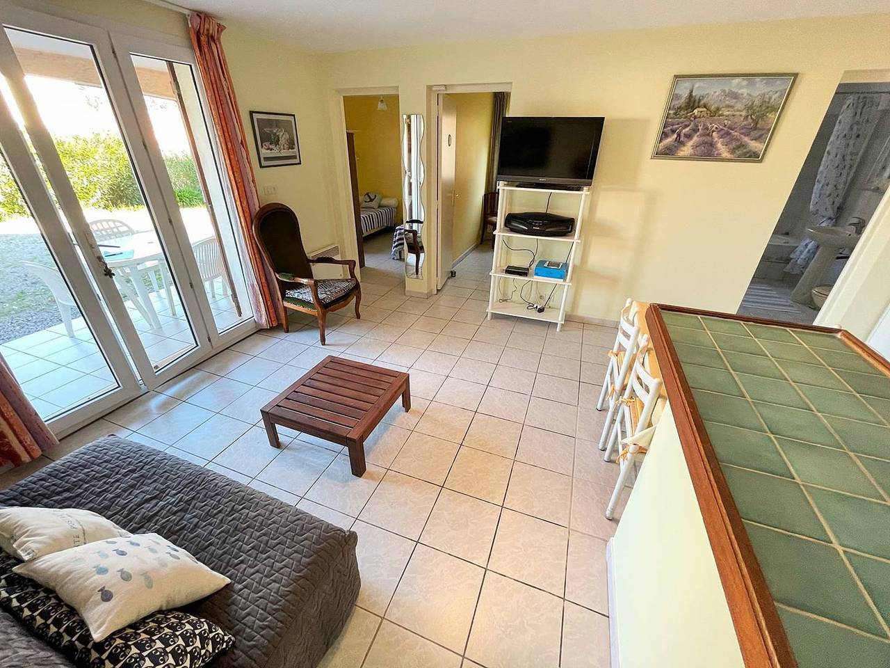Appartement de vacances entier, Bas de villa, 2 chambres,terrasse et jardin, barbecue, tout à pied in Saint-Mandrier-sur-Mer, Région de Toulon