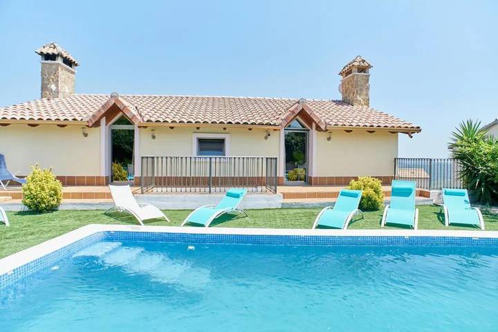 Casa rural para 12 personas, con piscina en Olivella