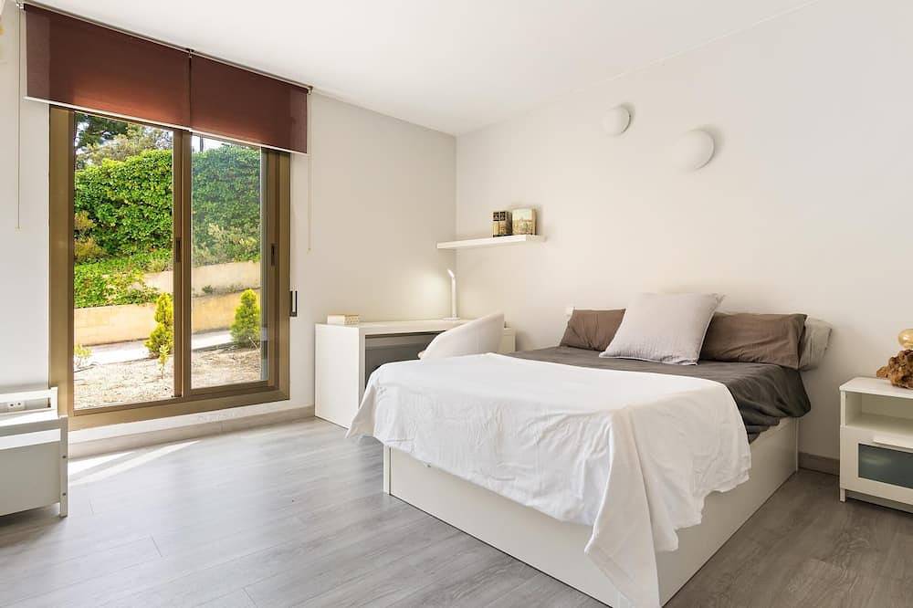 Villa Llum mit Aussicht, Pool, 25 Min nach Bcn in Alella, Costa del Maresme