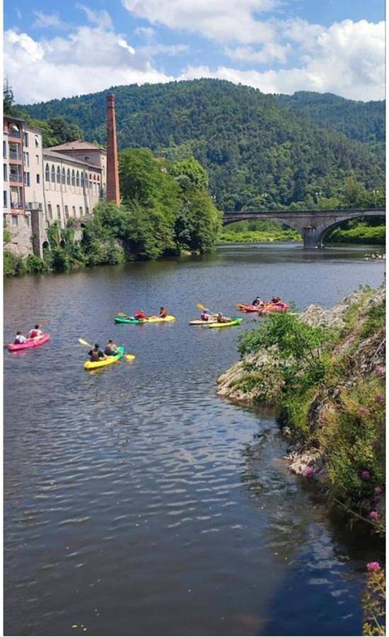Location de vacances pour 4 personnes, avec jardin et vue à Les Ollières-sur-Eyrieux