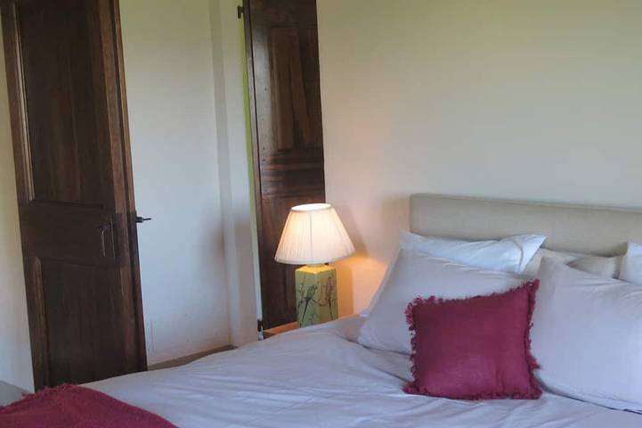 Exquisitely restored pool villa, spacious, v.private yet steps frm local village in Lisciano Niccone, Valtiberina