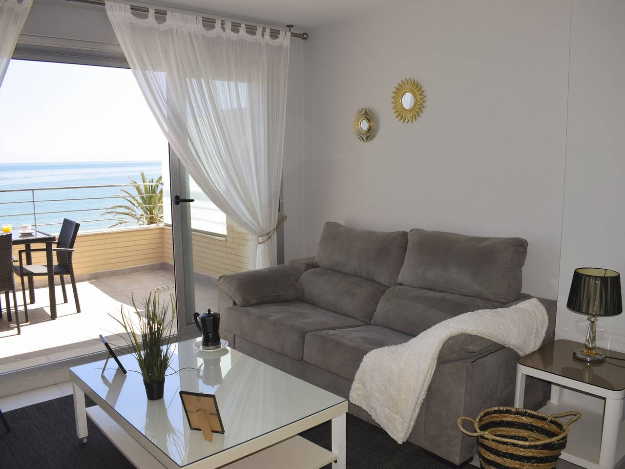Appartement entier, Appartement moderne à Denia, plage à 10m, piscine, clim, Wi-Fi, parking in Dénia, Costa Blanca