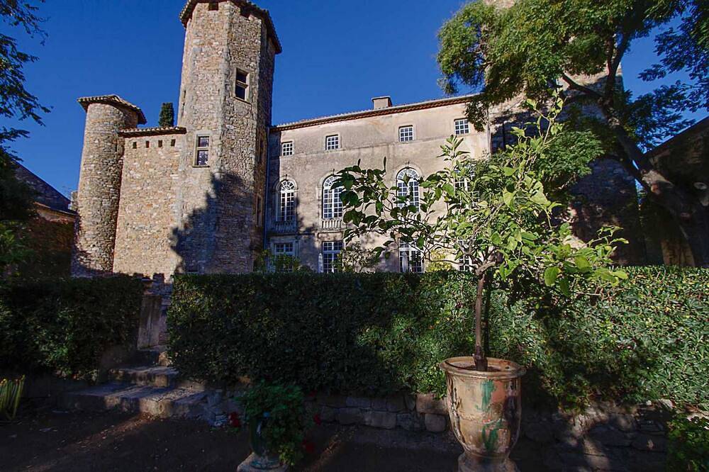 Château historique en Languedoc,18 pers, parc de 2 ha avec piscine tennis in Agel, Côte méditerranéenne (France)