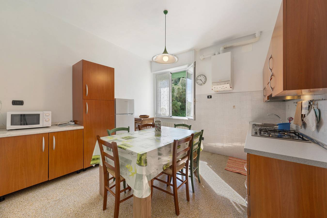 Appartamento intero, Appartamento '6 Posti Letto' con balcone e Wi-Fi in Moneglia, Riviera di Levante