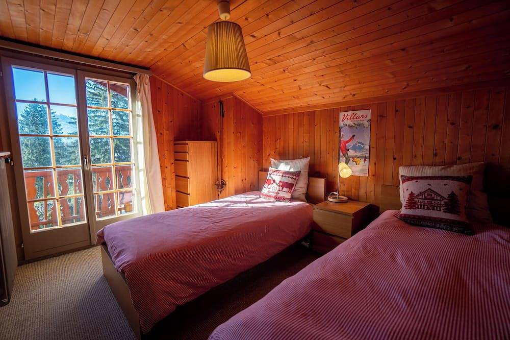 Das Chalet befindet sich in idealer Lage in einer ruhigen Gegend direkt über dem Place de la Barbole in Gryon, Alpes Vaudoises