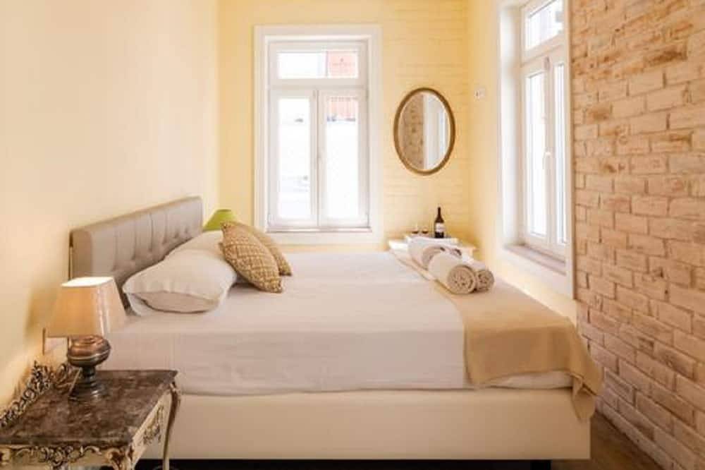 Guesthouse - Deluxe Double Room with Balcony (Room 8 Seraphim ) in Anjos, Lissabon