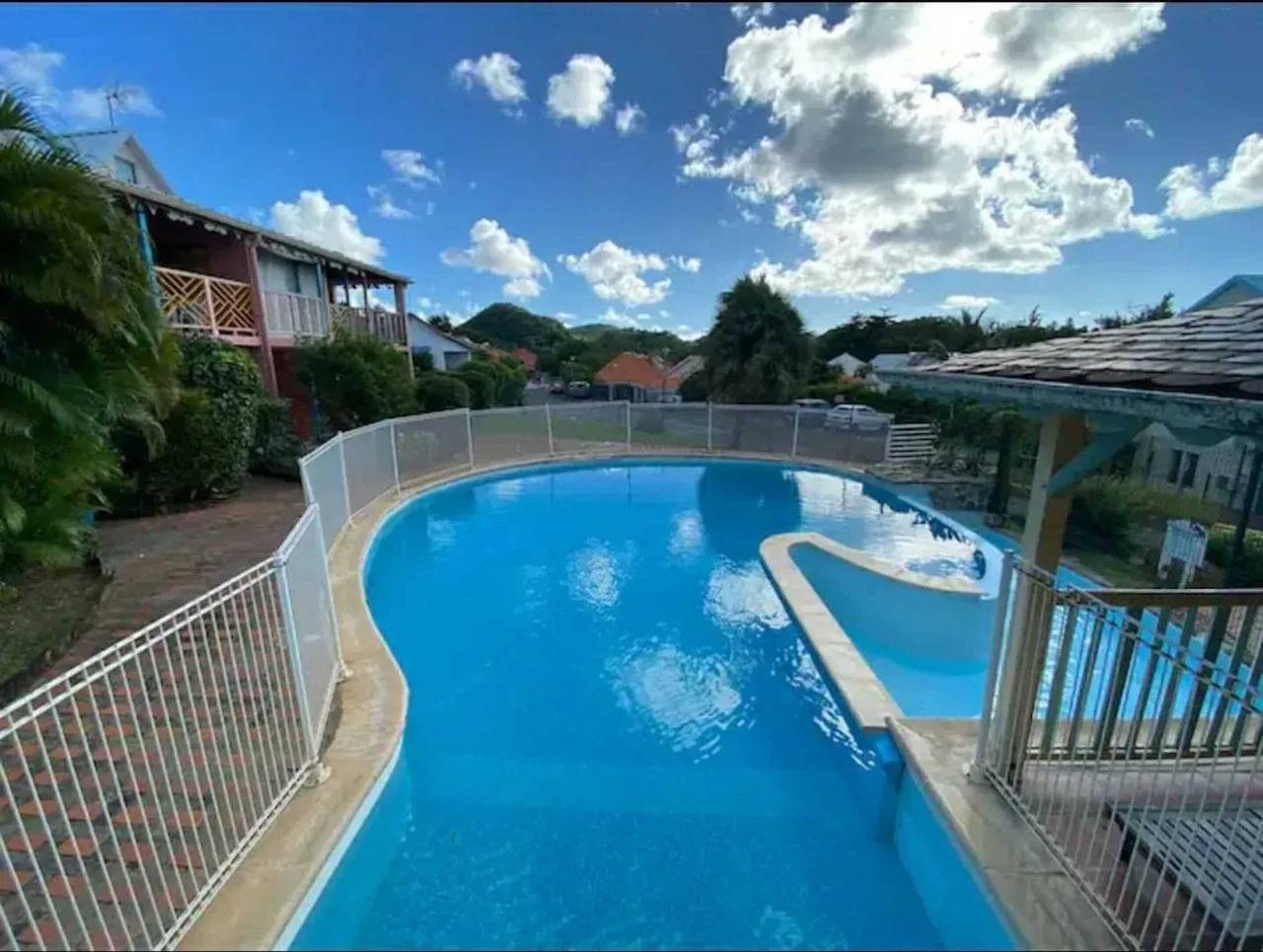 Estudio entero, Estudio encantador en Sainte-Anne con piscina compartida, 30 m² in Sainte-Anne, Martinica