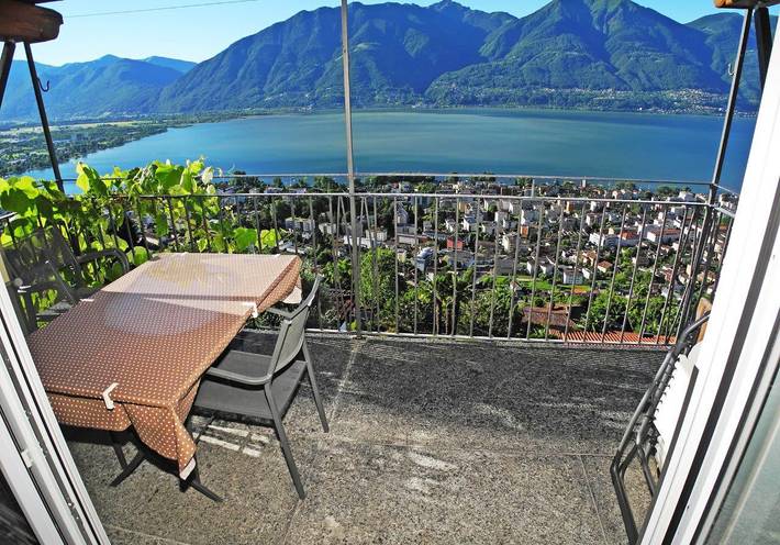 Ferienwohnung für 4 Personen, mit Seeblick und Balkon in Brione sopra Minusio