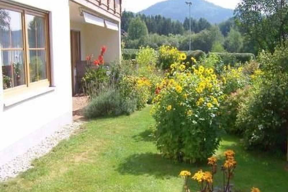 Ganze Wohnung, Appartement mit Terrasse, Garten und Grill in Böbrach, Ostbayern
