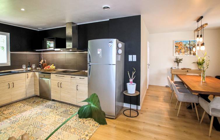 Sonnige Wohnung mit Pool und Garten, nahe dem Stadtzentrum von Tavel in Tavel, Nimes und Umgebung
