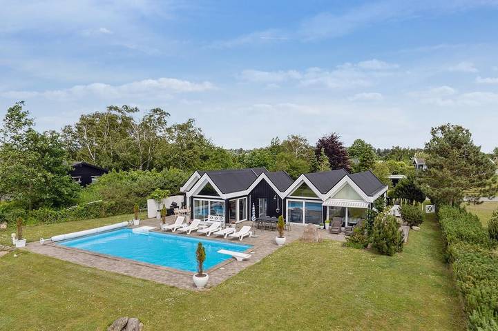 Ferienhaus für 10 Personen, mit Garten und Sauna in Vellerup