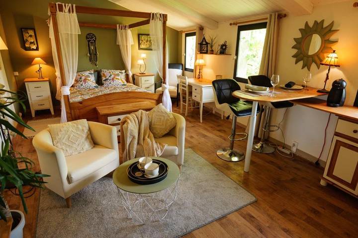 Chambre d’hôte pour 2 personnes, avec vue ainsi que jardin et piscine
