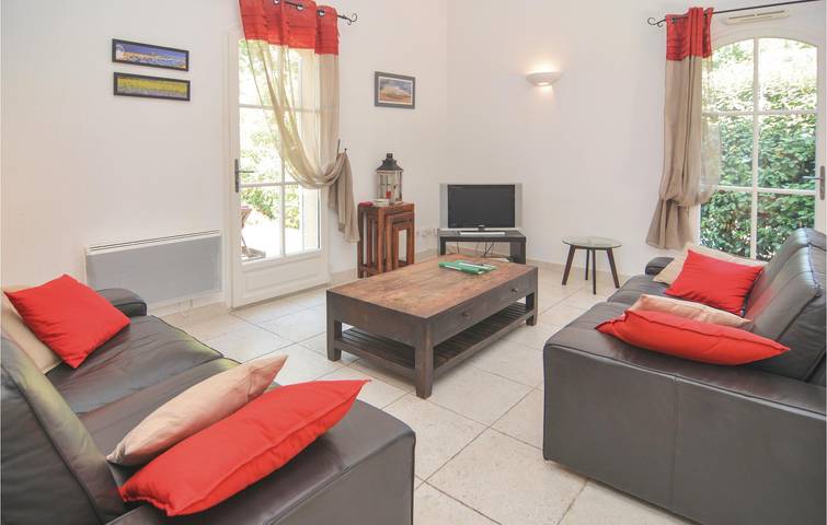 Location de vacances pour 6 personnes, avec jardin ainsi que piscine et terrasse à Saint-Rémy-de-Provence - 2